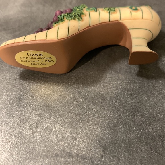 Gloria. Sandy  Lyman Clough  Shoe - Picture 5 of 5